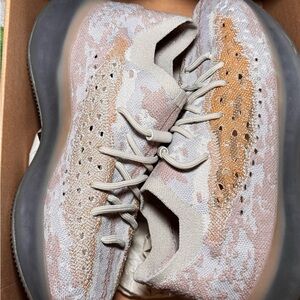 Stylish Women's Sneakers in Beige and Gray